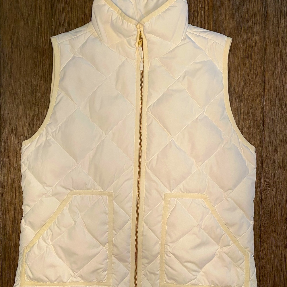Quilted Puffer Vest by J Crew. Cream. Size Small. Gold Zipper. EUC